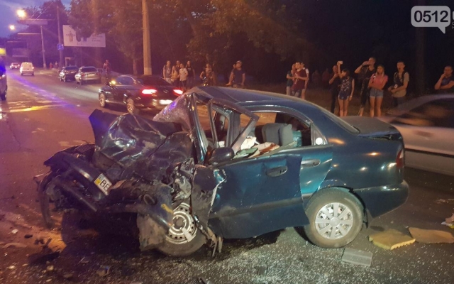На проспекте Героев Украины произошла жуткая авария: столкнулись два автомобиля, есть погибшие и пострадавшие (фото и видео 18+) Фото № 13 На проспекте Героев Украины произошла жуткая авария: столкнулись два автомобиля, есть погибшие и пострадавшие (фото и видео 18+) Фото № 13