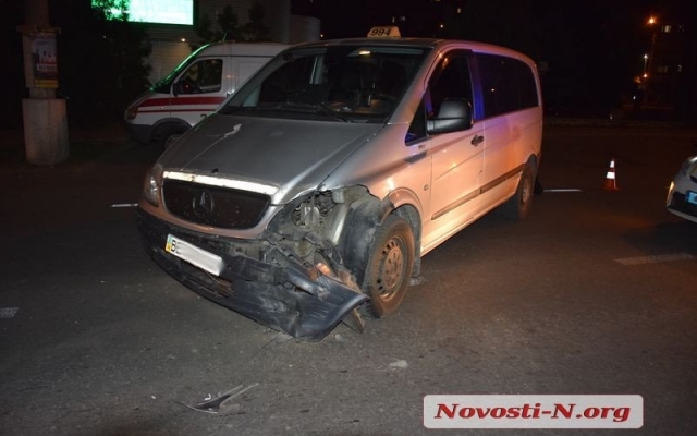 На Центральном проспекте столкнулись два автомобиля, есть пострадавшие Фото № 0 На Центральном проспекте столкнулись два автомобиля, есть пострадавшие Фото № 0