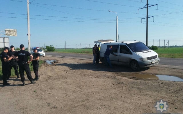 В Николаевской области действует план «Сирена», полиция разыскивает грабителей ювелирного магазина в Херсоне Фото № 1 В Николаевской области действует план «Сирена», полиция разыскивает грабителей ювелирного магазина в Херсоне Фото № 1