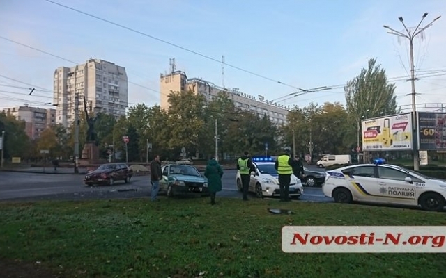 Утренняя авария на Центральном проспекте, пострадал ребенок Фото № 4 Утренняя авария на Центральном проспекте, пострадал ребенок Фото № 4