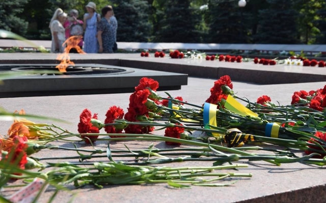 В Николаеве горожане отметили День памяти и скорби Фото № 24 В Николаеве горожане отметили День памяти и скорби Фото № 24