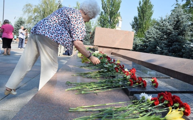 В Николаеве горожане отметили День памяти и скорби Фото № 23 В Николаеве горожане отметили День памяти и скорби Фото № 23