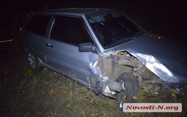 Авария на трассе «Николаев-Одесса»: пошли на обгон и оказались в кювете Фото № 2 Авария на трассе «Николаев-Одесса»: пошли на обгон и оказались в кювете Фото № 2
