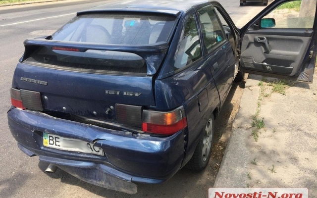 На Героев Сталинграда на ходу из грузовика рассыпались кирпичи, столкнулись ехавшие следом машины Фото № 3 На Героев Сталинграда на ходу из грузовика рассыпались кирпичи, столкнулись ехавшие следом машины Фото № 3