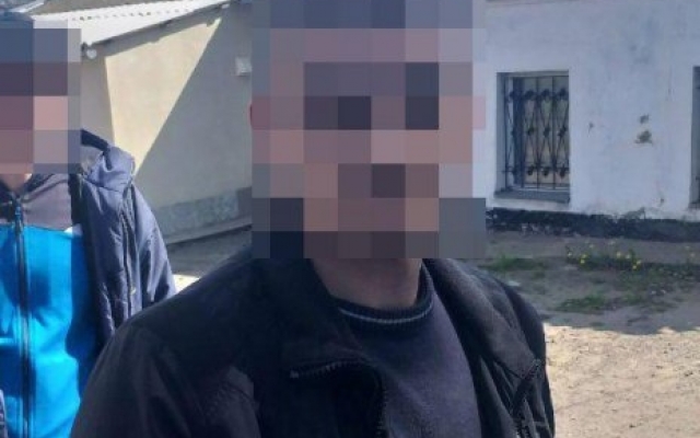 В Николаеве задержали четверых мужчин с наркотическими веществами Фото № 3 В Николаеве задержали четверых мужчин с наркотическими веществами Фото № 3