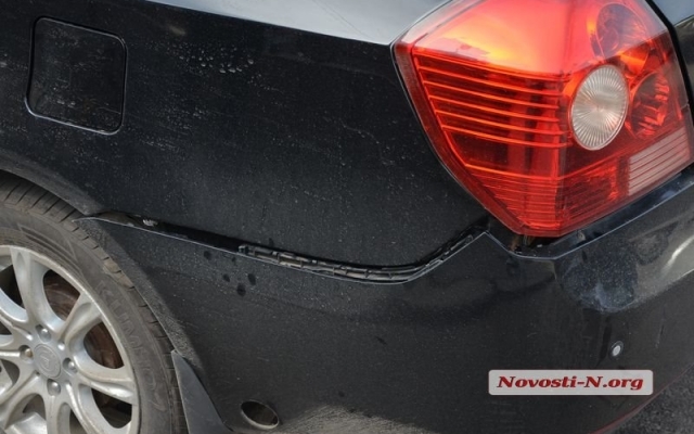 На Центральном проспекте произошла авария, образовалась автомобильная пробка Фото № 3 На Центральном проспекте произошла авария, образовалась автомобильная пробка Фото № 3