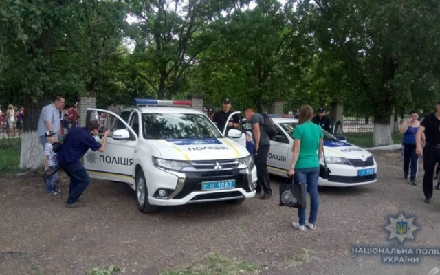 Представители правоохранительных органов поздравили жителей нового Буга с Днем города Фото № 4 Представители правоохранительных органов поздравили жителей нового Буга с Днем города Фото № 4