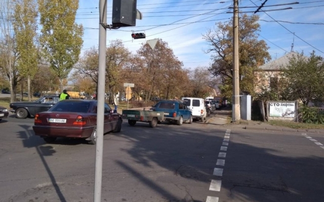 В Николаеве перекрыта дорога на Херсонское шоссе: ведутся ремонтные работы, образовалась большая автопробка Фото № 6 В Николаеве перекрыта дорога на Херсонское шоссе: ведутся ремонтные работы, образовалась большая автопробка Фото № 6