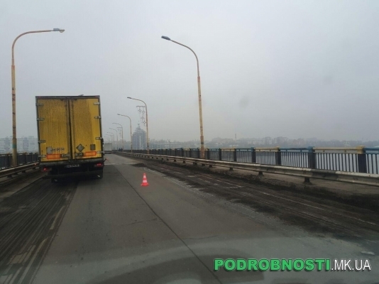 На Варваровском мосту ведутся ремонтные работы, на данном участке образовались большие автопробки Фото № 1 На Варваровском мосту ведутся ремонтные работы, на данном участке образовались большие автопробки Фото № 1