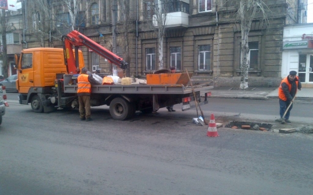 Администрация Центрального района Николаева приняла меры по предотвращению аварийных ситуаций по улице Пушкинской Фото № 1 Администрация Центрального района Николаева приняла меры по предотвращению аварийных ситуаций по улице Пушкинской Фото № 1