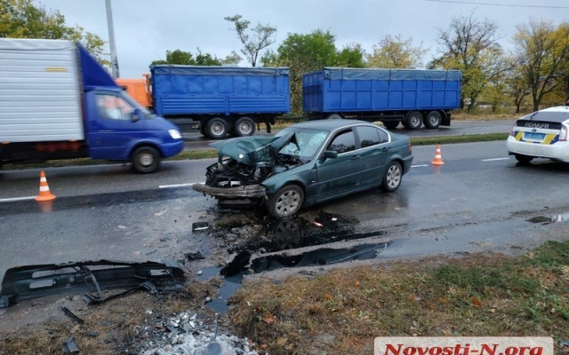 На Богоявленском проспекте такси врезался в столб Фото № 4 На Богоявленском проспекте такси врезался в столб Фото № 4