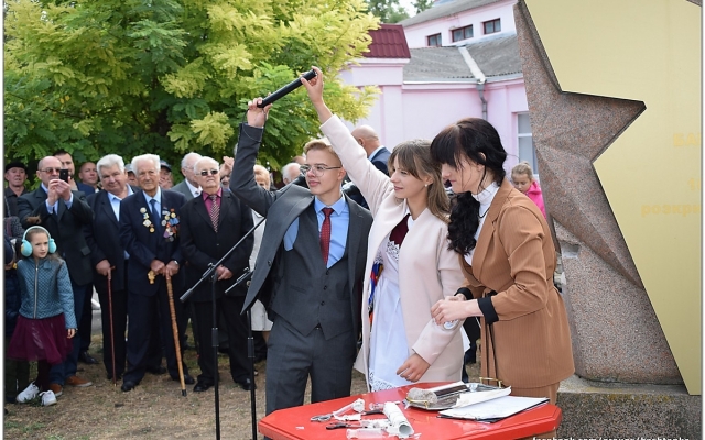 На День города в Баштанке открыли капсулу с письмом от молодежи 1969 года Фото № 0 На День города в Баштанке открыли капсулу с письмом от молодежи 1969 года Фото № 0