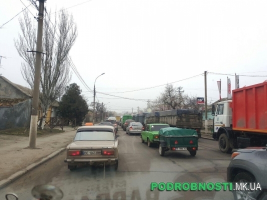 На Варваровском мосту ведутся ремонтные работы, на данном участке образовались большие автопробки Фото № 2 На Варваровском мосту ведутся ремонтные работы, на данном участке образовались большие автопробки Фото № 2