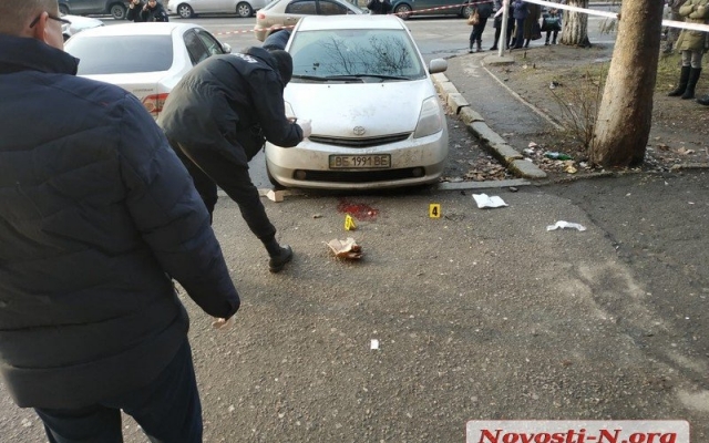 В Николаеве объявлен план «Перехват»: возле здания суда расстреляли мужчину и женщину Фото № 11 В Николаеве объявлен план «Перехват»: возле здания суда расстреляли мужчину и женщину Фото № 11