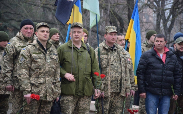 В День украинского добровольца жители Николаева почтили память борцов за независимость страны Фото № 4 В День украинского добровольца жители Николаева почтили память борцов за независимость страны Фото № 4