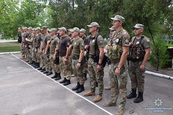 Отряд николаевских полицейских-спецназовцев отправился в зону проведения операции объединенных сил Фото № 3 Отряд николаевских полицейских-спецназовцев отправился в зону проведения операции объединенных сил Фото № 3