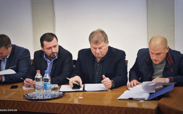 Мэр Николаева Александр Сенкевич требует навести порядок с опасшими листьями Фото № 4 Мэр Николаева Александр Сенкевич требует навести порядок с опасшими листьями Фото № 4