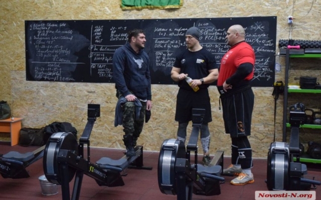 Губернатор Николаевской области Алексей Савченко провел тренировку с самым сильным человеком мира Фото № 17 Губернатор Николаевской области Алексей Савченко провел тренировку с самым сильным человеком мира Фото № 17