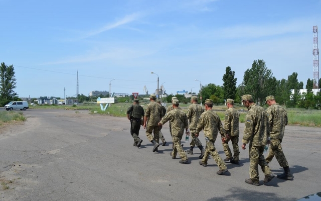Жители Николаева обеспокоены: возле здания администрации Корабельного района огромное количество военных Фото № 3 Жители Николаева обеспокоены: возле здания администрации Корабельного района огромное количество военных Фото № 3