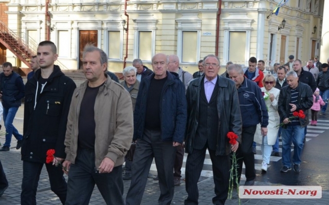 Николаевские «афганцы» возложили цветы к Мемориалу воинам-ольшанцам Фото № 9 Николаевские «афганцы» возложили цветы к Мемориалу воинам-ольшанцам Фото № 9