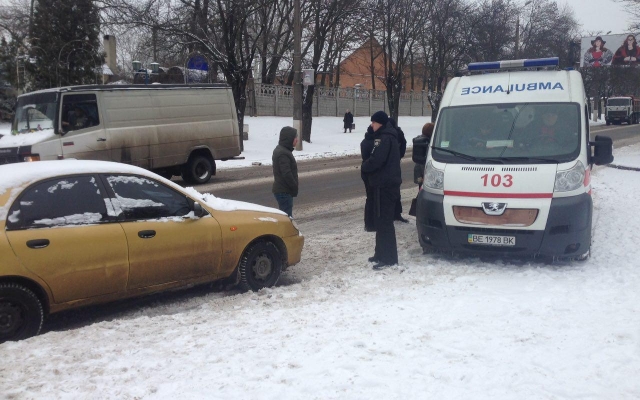 В районе Варваровского моста на пешеходном переходе под колеса автомобиля попала женщина Фото № 0 В районе Варваровского моста на пешеходном переходе под колеса автомобиля попала женщина Фото № 0