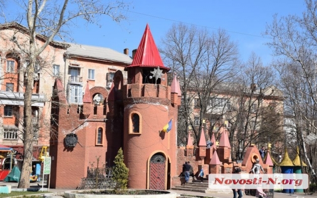 В Детском городке «Сказка» никак не отреставрируют каменную крепость, деньги на капремонт пока не выделялись Фото № 0 В Детском городке «Сказка» никак не отреставрируют каменную крепость, деньги на капремонт пока не выделялись Фото № 0