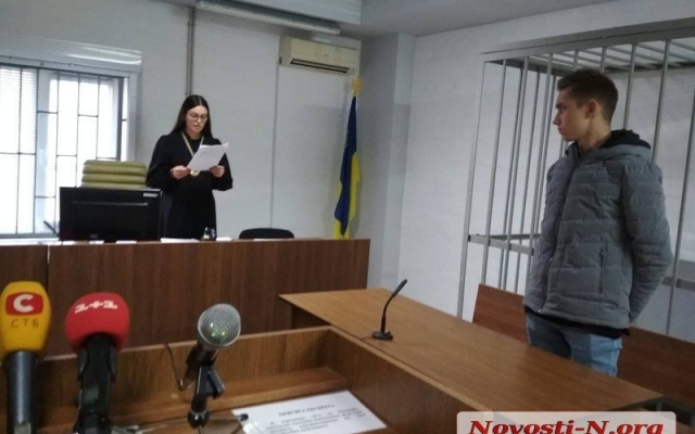 Парень, сломавший челюсть правоохранителю, отправлен под ночной домашний арест Фото № 2 Парень, сломавший челюсть правоохранителю, отправлен под ночной домашний арест Фото № 2