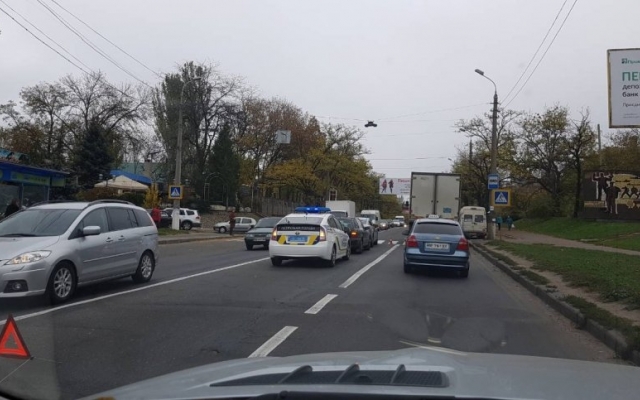 На Большой Морской из-за несоблюдения интервал-дистанции произошла авария, образовалась автопробка Фото № 0 На Большой Морской из-за несоблюдения интервал-дистанции произошла авария, образовалась автопробка Фото № 0