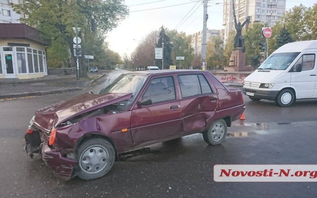 Утренняя авария на Центральном проспекте, пострадал ребенок Фото № 2 Утренняя авария на Центральном проспекте, пострадал ребенок Фото № 2