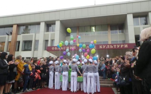 Областной дворец культуры Николаева отметил свое 50-летее Фото № 7 Областной дворец культуры Николаева отметил свое 50-летее Фото № 7