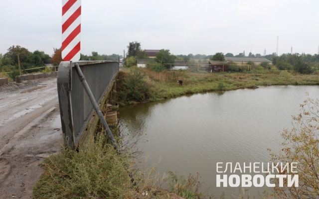 Как выглядит мост в Еланецком районе, дети не могут доехать в школу и рискуют жизнью Фото № 6 Как выглядит мост в Еланецком районе, дети не могут доехать в школу и рискуют жизнью Фото № 6