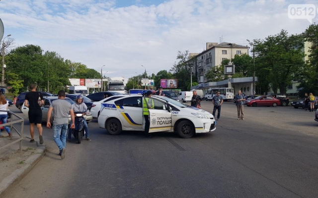 Варваровский и Ингульский мосты разводили для прохождения десантного корабля «Юрий Олефиренко» Фото № 12 Варваровский и Ингульский мосты разводили для прохождения десантного корабля «Юрий Олефиренко» Фото № 12