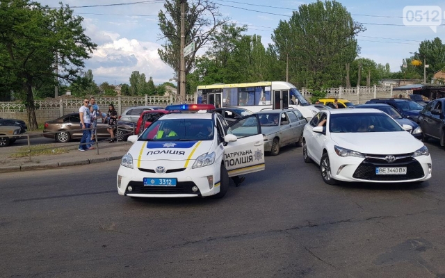 Варваровский и Ингульский мосты разводили для прохождения десантного корабля «Юрий Олефиренко» Фото № 9 Варваровский и Ингульский мосты разводили для прохождения десантного корабля «Юрий Олефиренко» Фото № 9