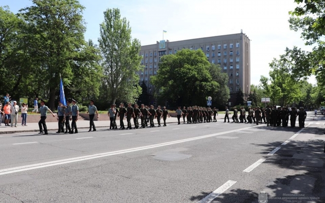 Молодые нацгвардийцы торжественно приняли военную присягу в центре Николаева Фото № 2 Молодые нацгвардийцы торжественно приняли военную присягу в центре Николаева Фото № 2