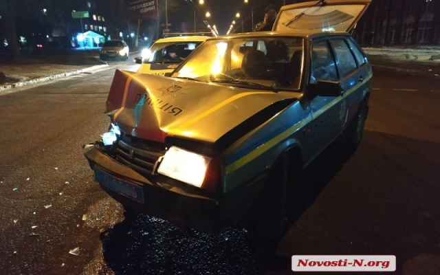 На проспекте Мира грузовик в служебный автомобиль полиции Фото № 8 На проспекте Мира грузовик в служебный автомобиль полиции Фото № 8