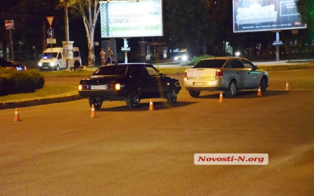 Авария на Центральном проспекте: автомобиль «ВАЗ» догнал и врезался в Opel Vectra Фото № 2 Авария на Центральном проспекте: автомобиль «ВАЗ» догнал и врезался в Opel Vectra Фото № 2