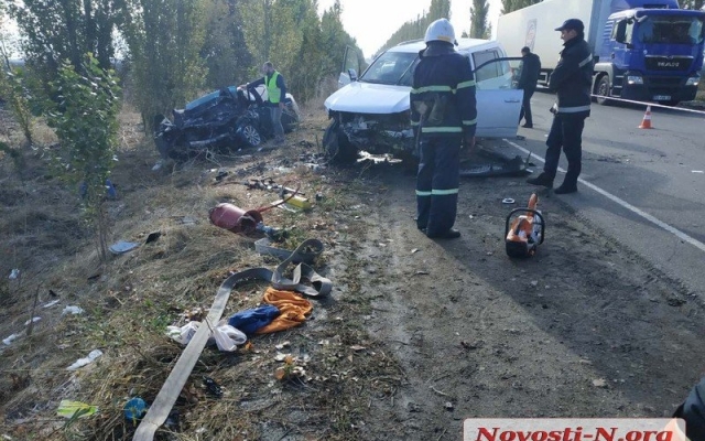 Водитель «Лексуса», попавший в смертельное ДТП под Николаевом, находится в реанимации Фото № 2 Водитель «Лексуса», попавший в смертельное ДТП под Николаевом, находится в реанимации Фото № 2