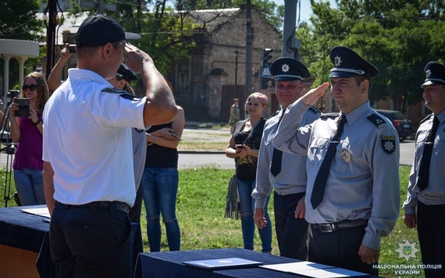 Возле Памятника Героям Небесной Сотни новоиспеченные полицейские присягнули на верность украинскому народу Фото № 8 Возле Памятника Героям Небесной Сотни новоиспеченные полицейские присягнули на верность украинскому народу Фото № 8