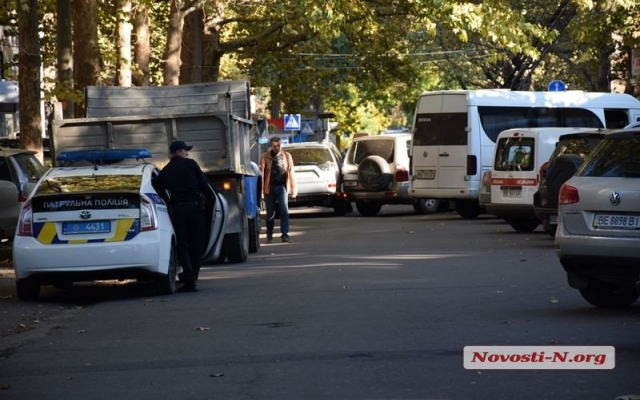 В центре Николаева образовалась незначительная пробка в результате ДТП Фото № 3 В центре Николаева образовалась незначительная пробка в результате ДТП Фото № 3
