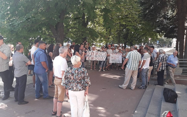 В Николаеве пенсионеры выступают против повышения на коммунальные услуги Фото № 4 В Николаеве пенсионеры выступают против повышения на коммунальные услуги Фото № 4