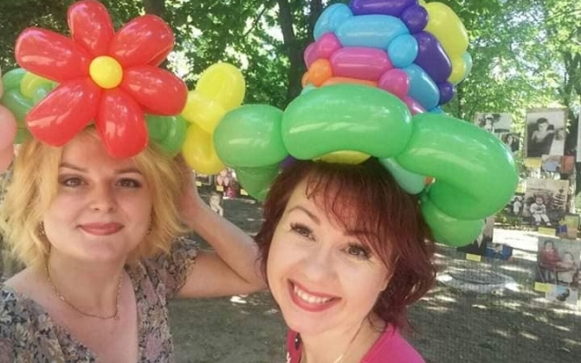 В Николаеве второй год подряд проходит выставка фотографий известных горожан «Впадаем в детство» Фото № 1 В Николаеве второй год подряд проходит выставка фотографий известных горожан «Впадаем в детство» Фото № 1