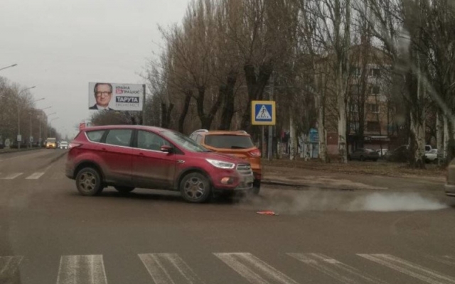 На Богоявленском проспекте столкнулись две иномарки, не поделив перекресток Фото № 2 На Богоявленском проспекте столкнулись две иномарки, не поделив перекресток Фото № 2