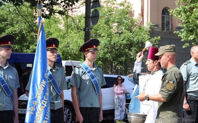 Молодые нацгвардийцы торжественно приняли военную присягу в центре Николаева Фото № 15 Молодые нацгвардийцы торжественно приняли военную присягу в центре Николаева Фото № 15