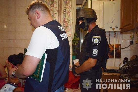 В Николаеве задержали женщин-сутенеров, содержавших бордель для иностранцев Фото № 1 В Николаеве задержали женщин-сутенеров, содержавших бордель для иностранцев Фото № 1