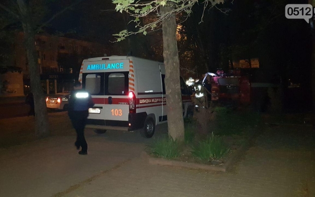 В подвале заброшенного дома произошел пожар, спасатели вынесли из огня бездомного на инвалидной коляске Фото № 5 В подвале заброшенного дома произошел пожар, спасатели вынесли из огня бездомного на инвалидной коляске Фото № 5