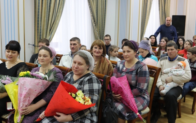 Почетное звание «Мать-героиня» присвоено 19 женщинам – жительницам Николаева и Николаевской области Фото № 0 Почетное звание «Мать-героиня» присвоено 19 женщинам – жительницам Николаева и Николаевской области Фото № 0