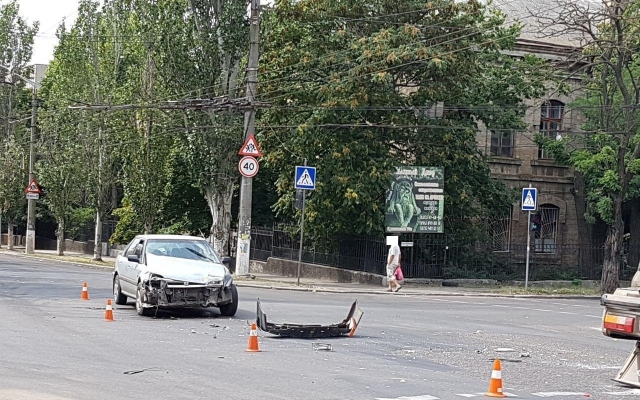 На Пограничной произошла серьезная авария, трех пострадавших отправили в больницу Фото № 4 На Пограничной произошла серьезная авария, трех пострадавших отправили в больницу Фото № 4