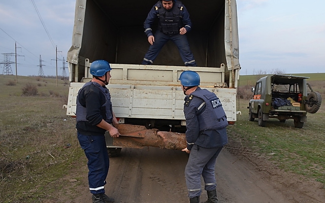 Николаевские спасатели показали, как уничтожили авиабомбу Фото № 1 Николаевские спасатели показали, как уничтожили авиабомбу Фото № 1