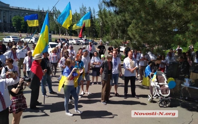 Жители Николаева прошли традиционным парадом по улицам нашего города Фото № 18 Жители Николаева прошли традиционным парадом по улицам нашего города Фото № 18