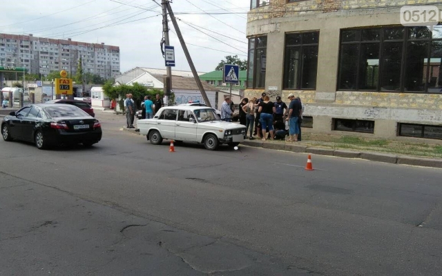 На Измалкова произошла авария, пострадали пассажиры двух машин Фото № 5 На Измалкова произошла авария, пострадали пассажиры двух машин Фото № 5